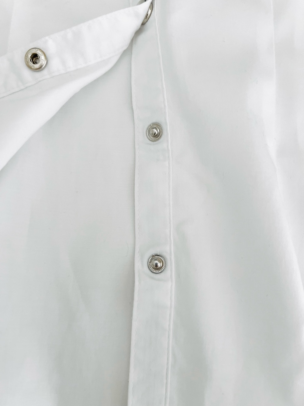 Dairy Boy Tailored Pearl Snap Top Shirt Size: 6 Color: White - Picture 10 of 16